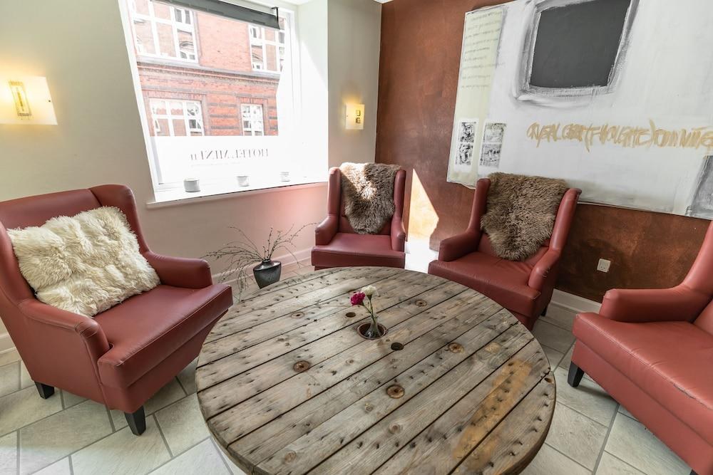Ydes Hotel photo 2