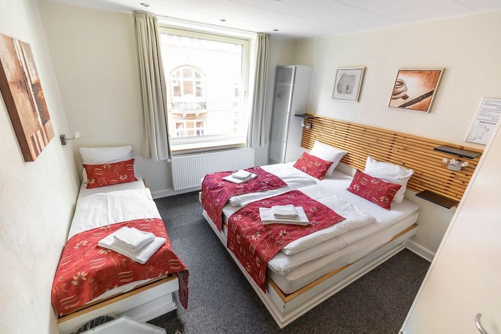 Ydes Hotel photo 4