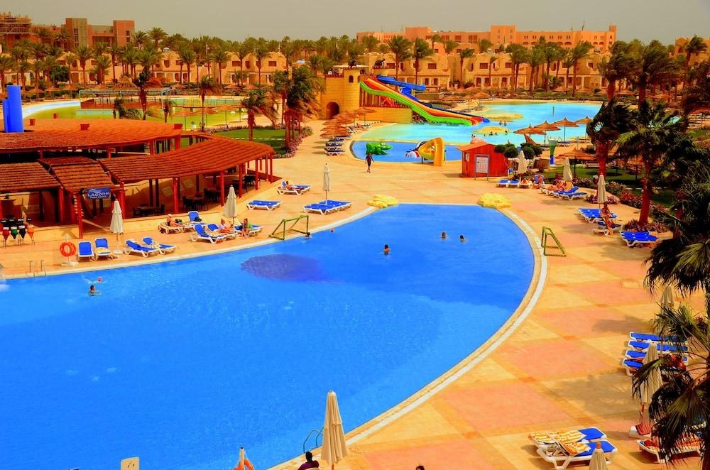 Royal Lagoons Resort & Aqua Park Families and Couples Only photo 2