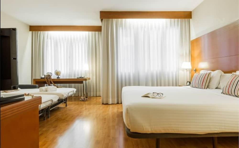 Aparthotel Mariano Cubi photo 4