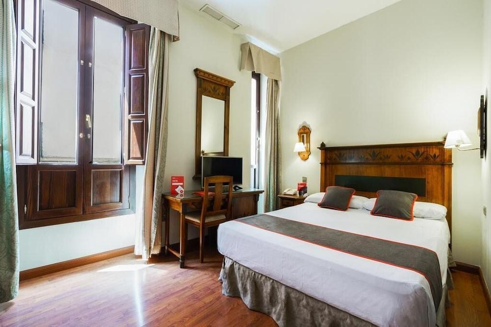 OYO HOTEL PLAZA NUEVA photo 2