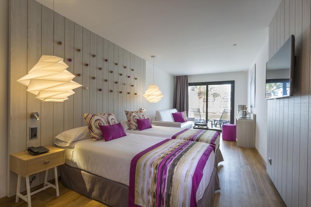 Grand Palladium White Island Resort & Spa photo 2