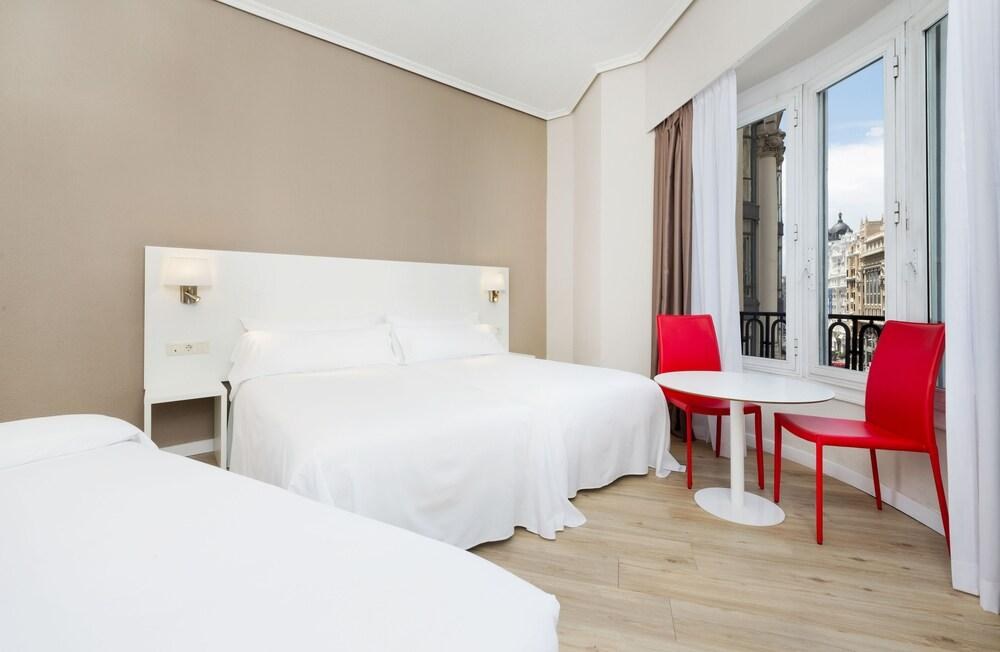 Hotel Madrid Gran Via 25 Affiliated by Meliá photo 2