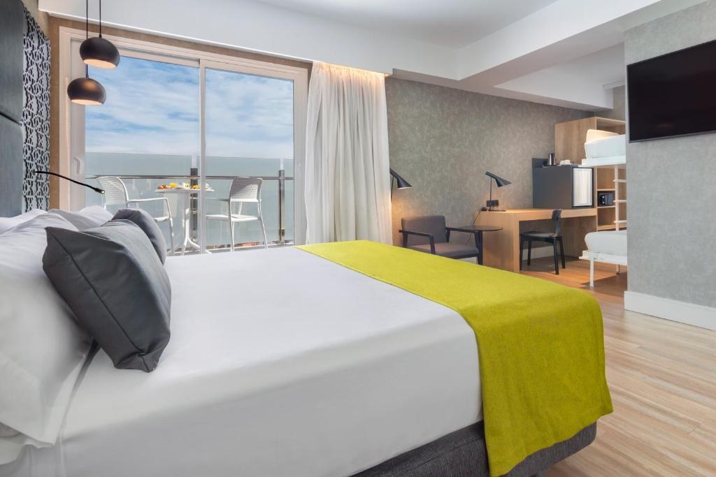 CATALONIA GIRALDA photo 1