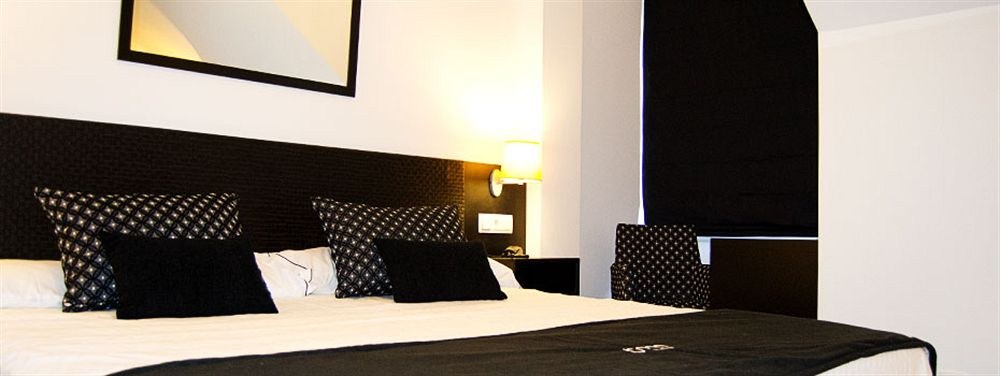 Room Hotel photo 3
