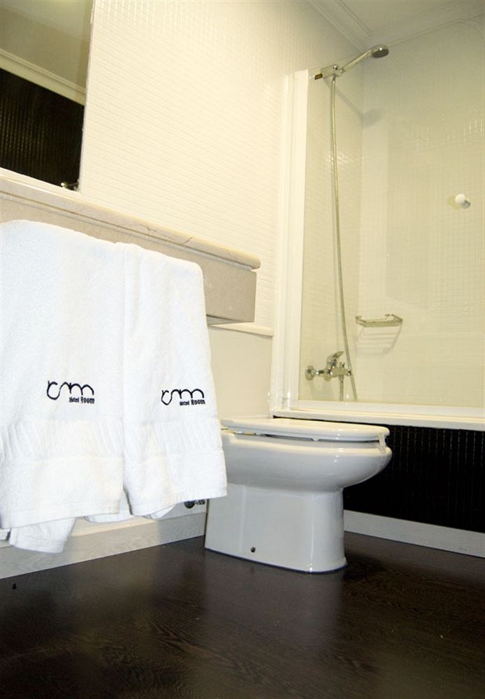 Room Hotel photo 4