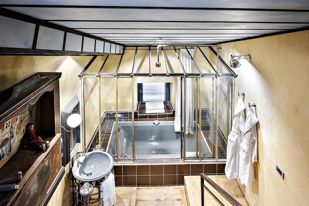 Cour des Loges Lyon, a Radisson Collection Hotel photo 2