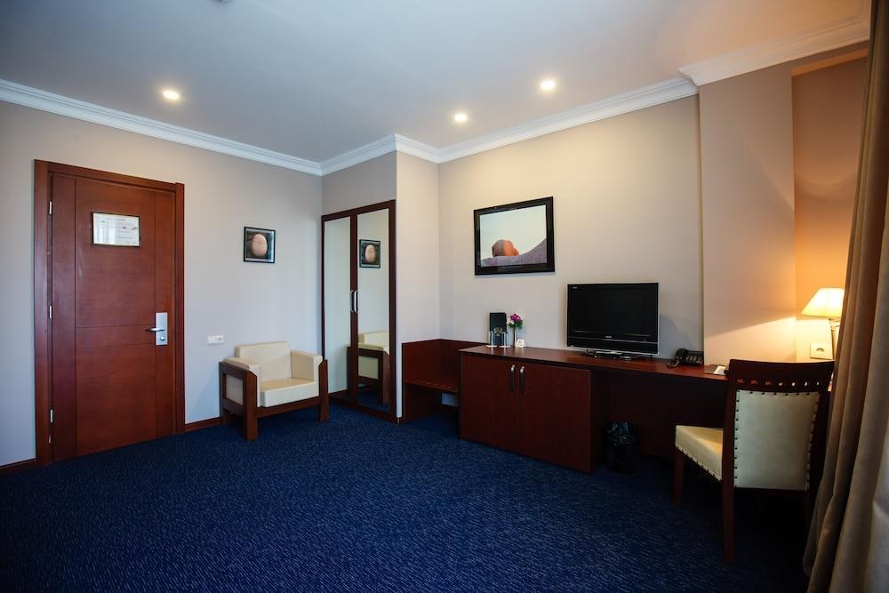 Cruise Hotel photo 3