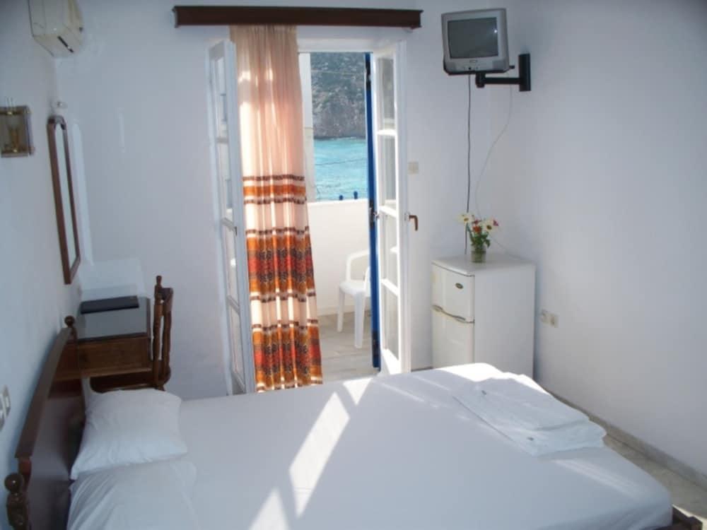 Adonis Hotel photo 3