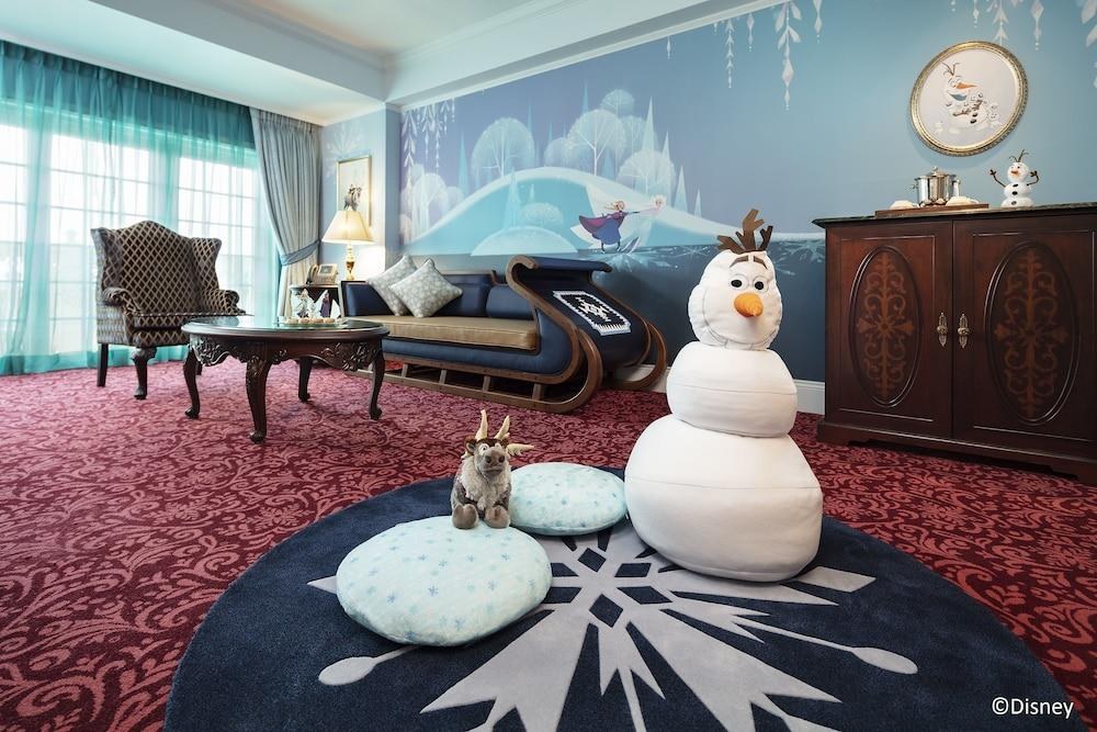 Hong Kong Disneyland Hotel photo 2