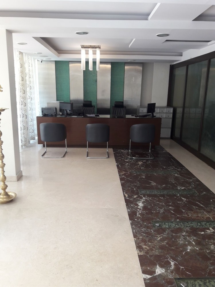 OYO 17123 Hotel Sandesh Kingston