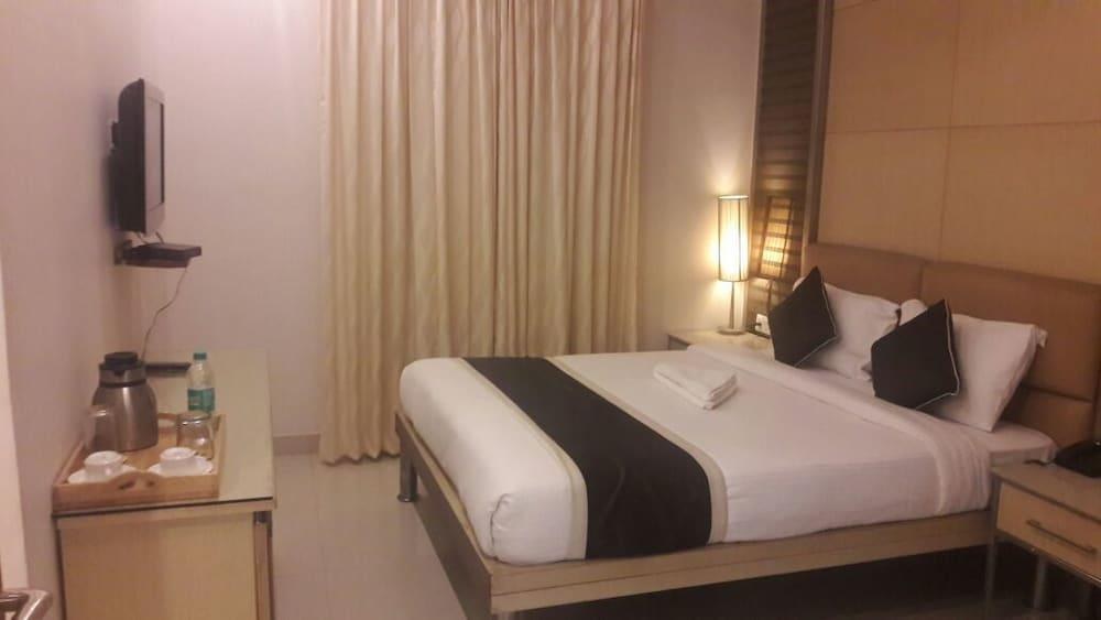 OYO 17123 Hotel Sandesh Kingston photo 3