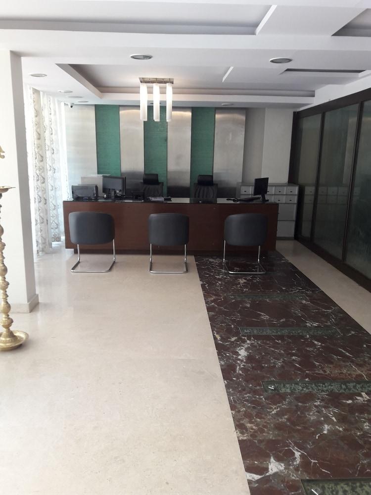 OYO 17123 Hotel Sandesh Kingston photo 4