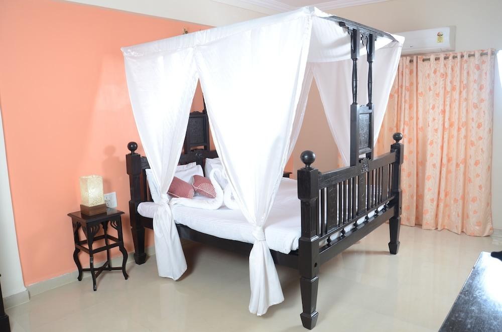 Paradise Village Beach Resort photo 1