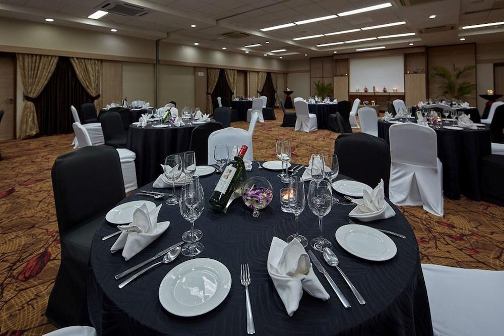 Royal Orchid Beach Resort & Spa photo 2