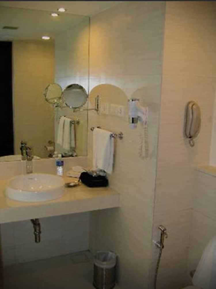 Royal Orchid Central Pune photo 2