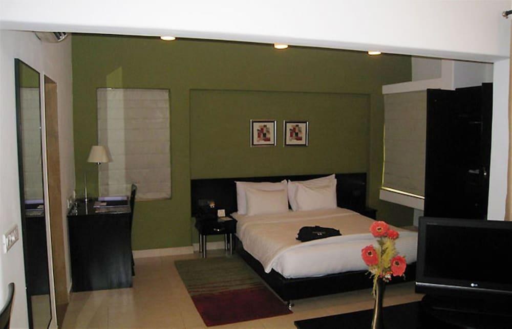 Royal Orchid Golden Suites photo 2
