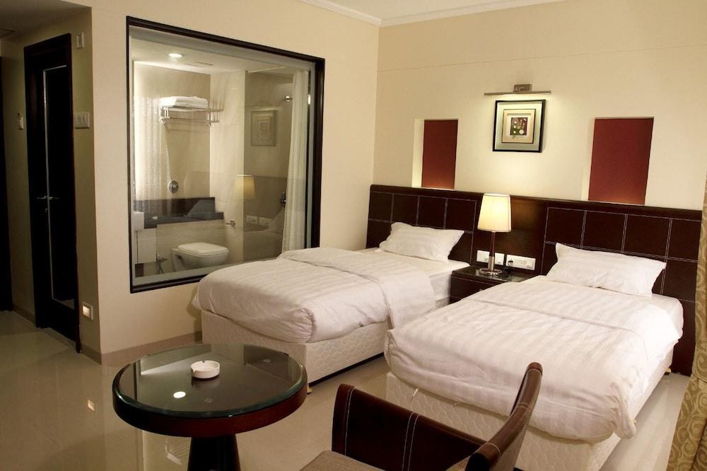 Collection O 30016 Citiotel Shivajinagar photo 4