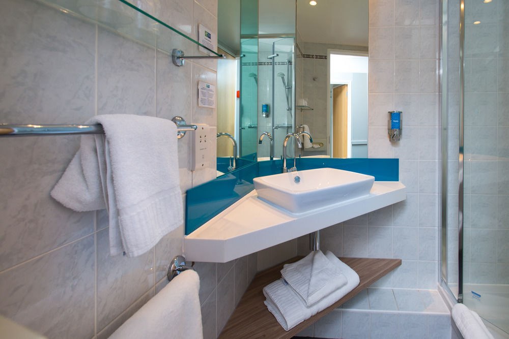 Holiday Inn Express Bath photo 1