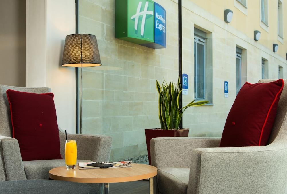 Holiday Inn Express Bath photo 3
