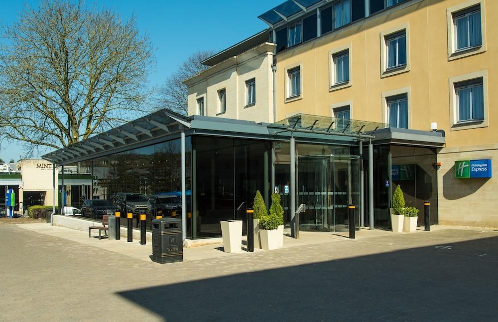 Holiday Inn Express Bath photo 4