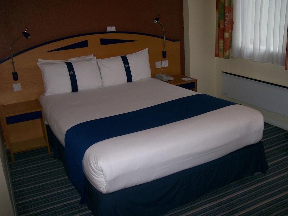 Holiday Inn  Express Birmingham Castle Bromwich photo 3