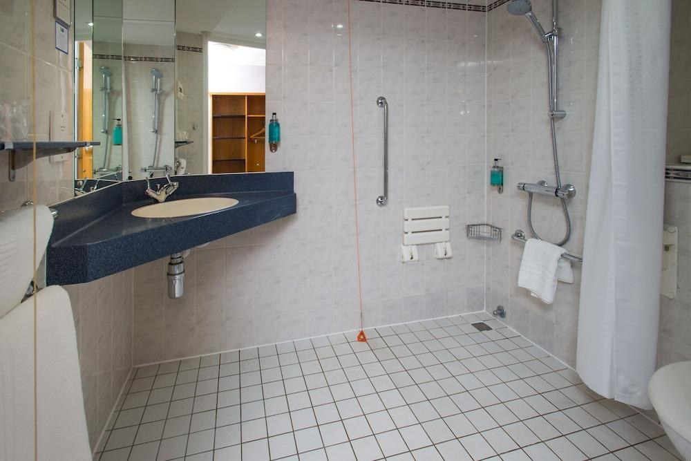 Holiday Inn Express Birmingham Airport NEC photo 3