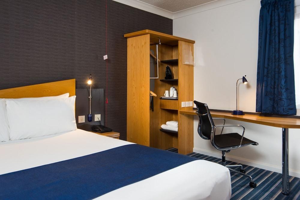 Holiday Inn Express Bristol - Filton photo 2
