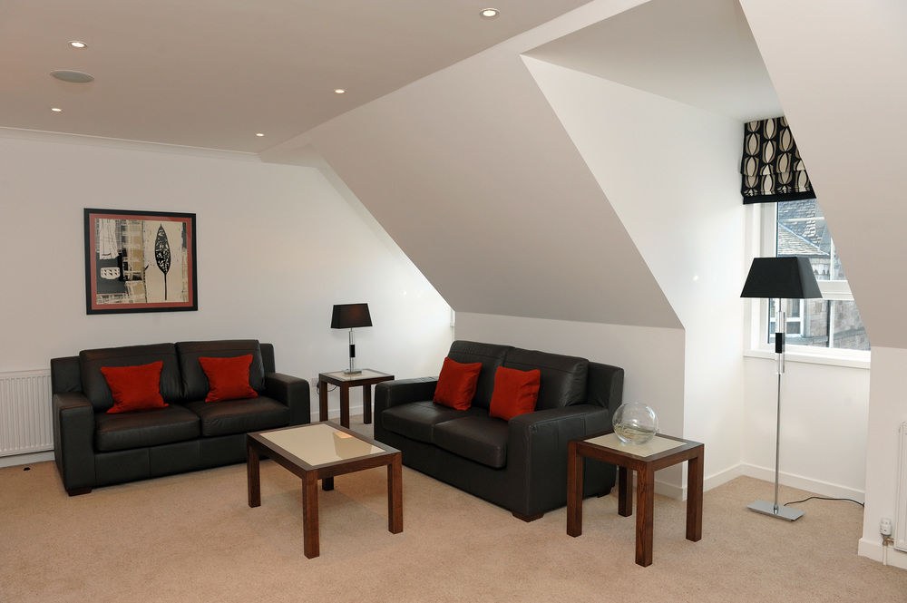 FOUNTAIN COURT APARTMENTS - GROVE EXECUTIVE photo 2