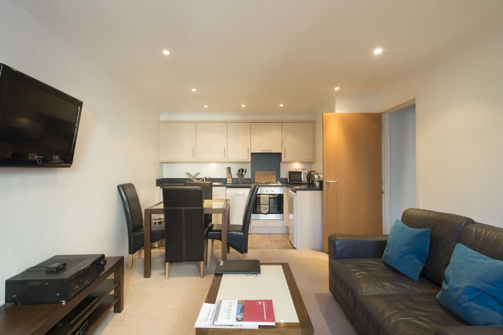FOUNTAIN COURT APARTMENTS - GROVE EXECUTIVE photo 3