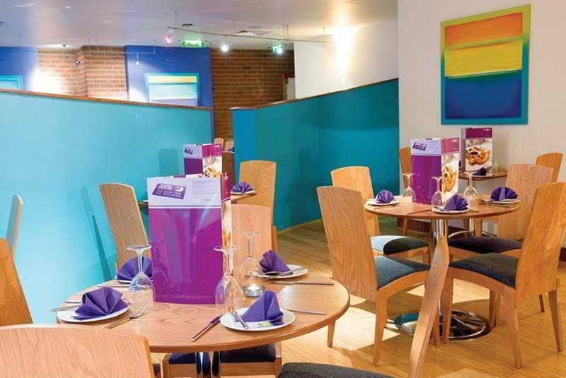 Premier Inn Edinburgh City Centre Lauriston Place photo 4