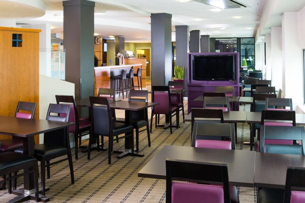 Holiday Inn Express Glasgow City Riverside photo 2