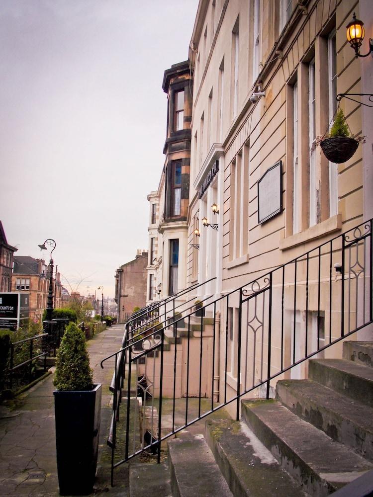 Victorian House photo 2