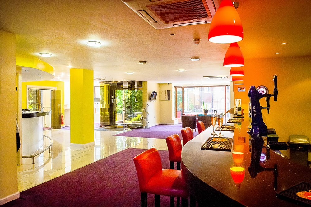 Luton Hotel photo 1