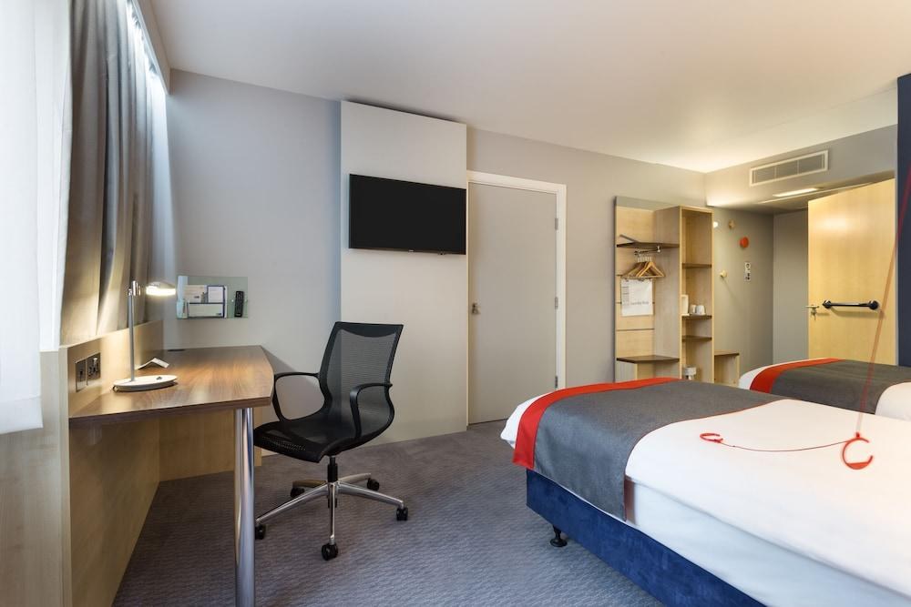 Holiday Inn Express Watford Junction photo 4