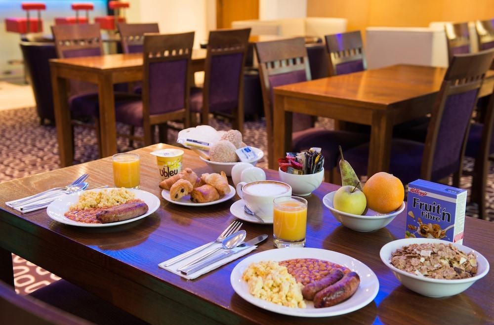 Holiday Inn Express London Swiss Cottage photo 3