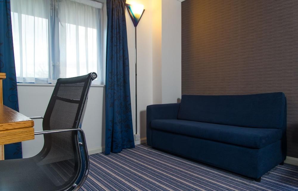 Holiday Inn Express Chingford North Circular photo 3