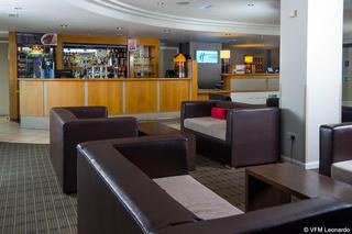 Holiday Inn Express London - Luton Airport photo 2