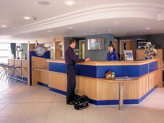 Holiday Inn Express London - Luton Airport photo 4