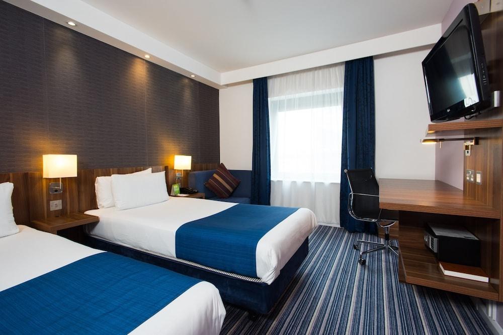 Holiday Inn Express Wimbledon South photo 3