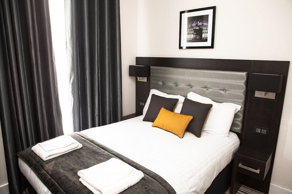 TUDOR INN HOTEL photo 2