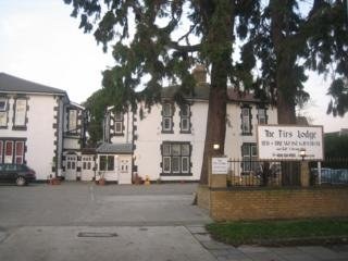 OYO Firs Lodge London Heathrow