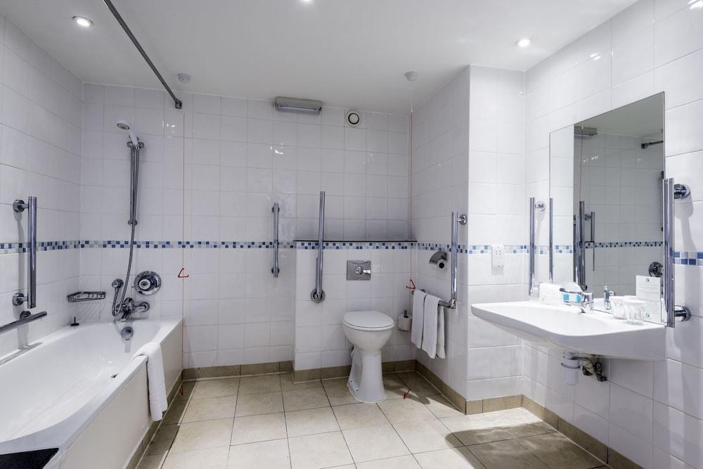 Holiday Inn London - Sutton photo 2