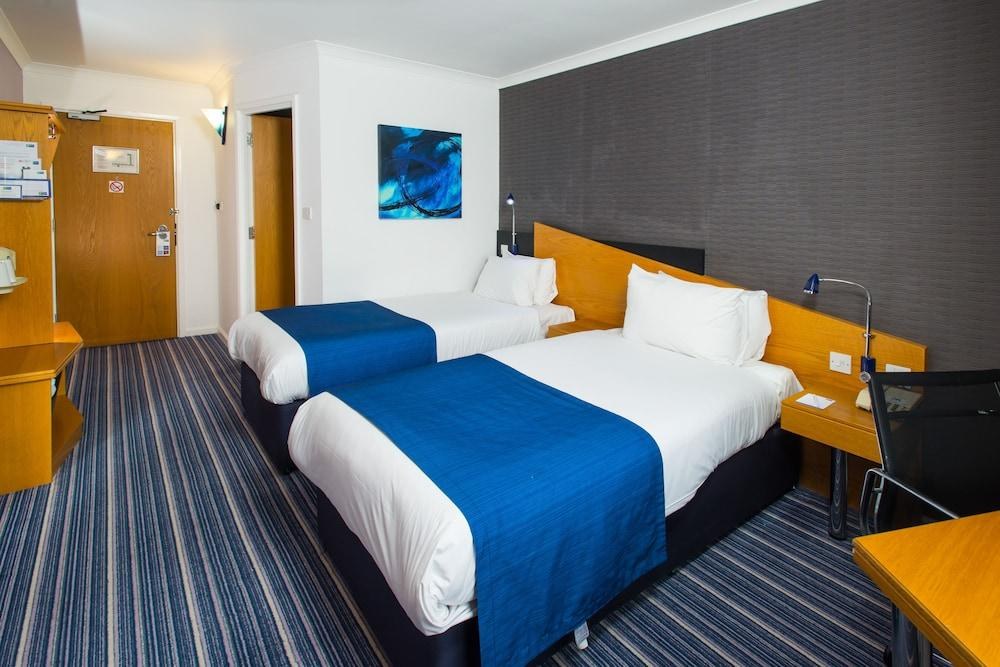 Holiday Inn Express Manchester East photo 4