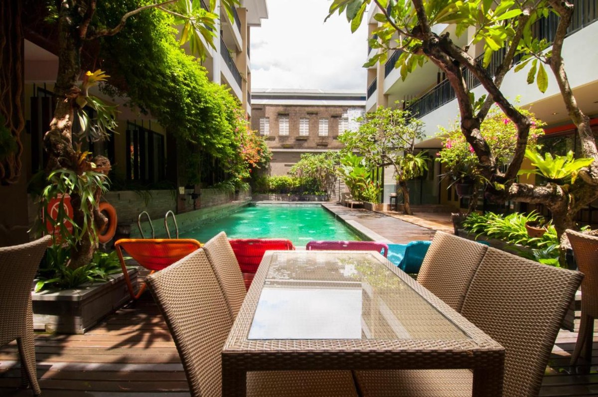100 SUNSET KUTA HOTEL & BALLROOM