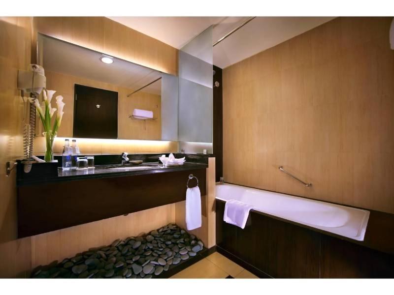 ASTON KUTA HOTEL & RESIDENCE photo 4
