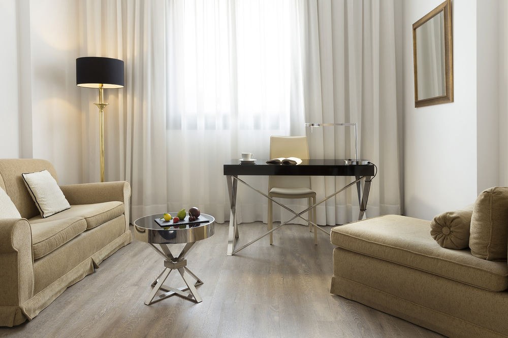 Melia Milano photo 1