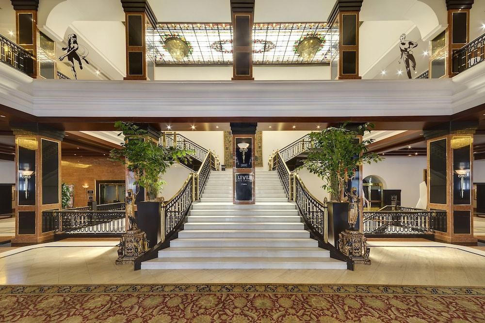 Melia Milano photo 2