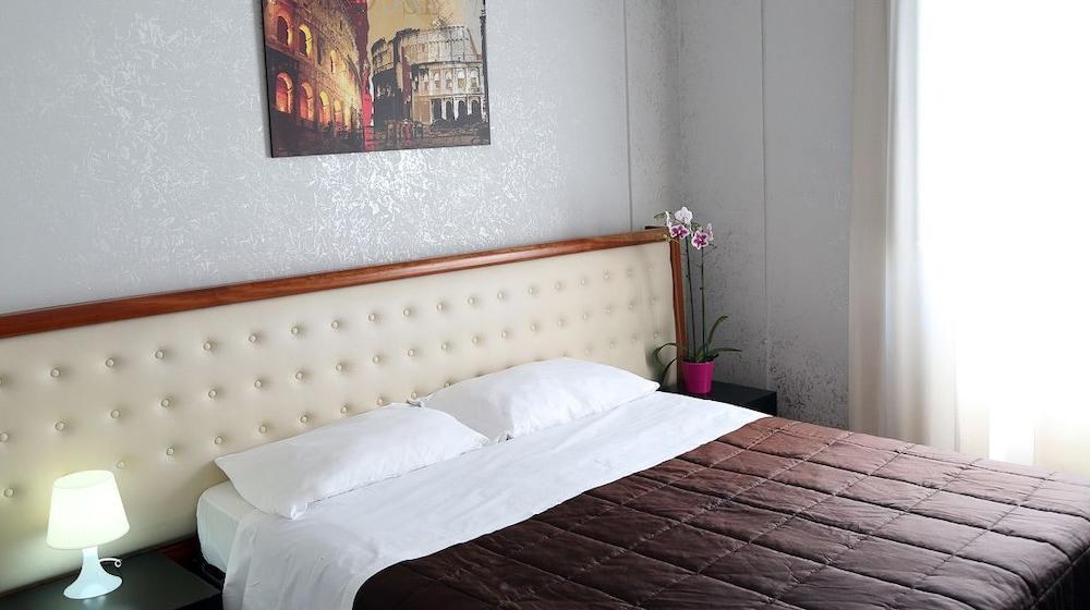 Roma Room photo 2