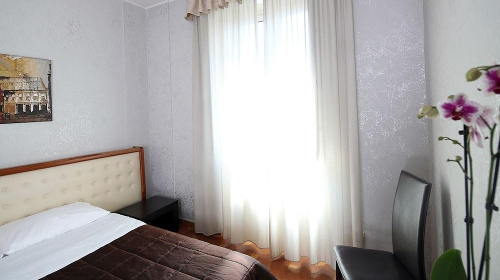 Roma Room photo 3